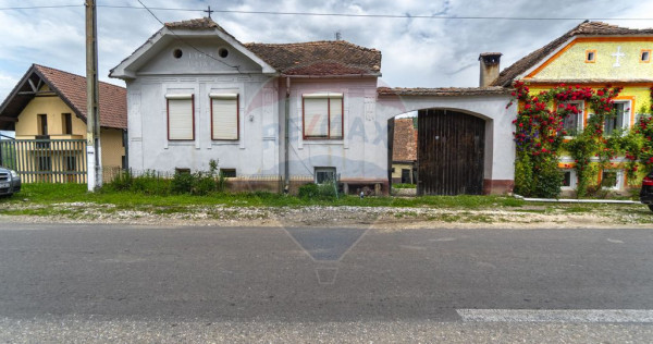 Casă tradițională cu teren de 1.995 mp &icirc;n Jibert, | C...