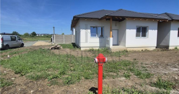 Duplex despartit prin baie - aproape de centura - toate util