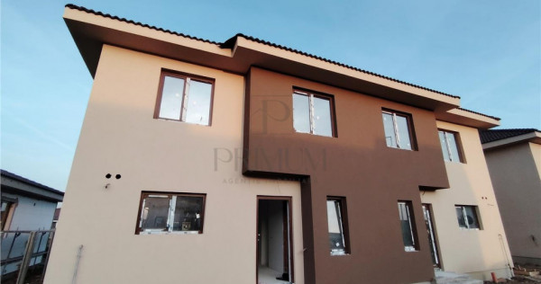 Duplex spatios - asfalt in lucru - toate utilitatile