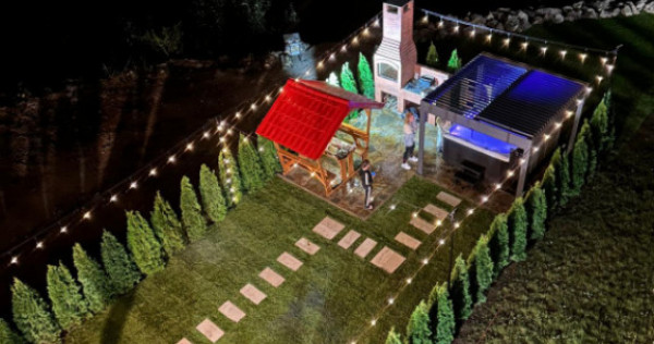 Apartament Lux &Business la cheie: cu vedere la munte, curte