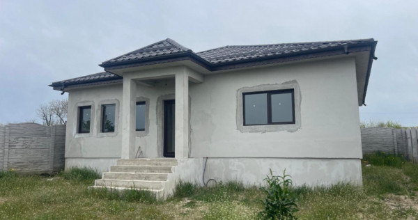 Casa parter, 129 m utili, 450 mp, zona Malu Mare