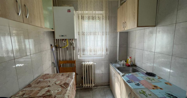 Apartament de vanzare 3 camere, zona Pacurari - Munca Invali
