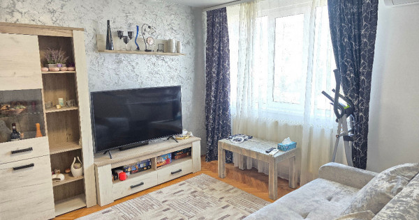 Vand apartament 3 camere in Deva, Piata Victoriei, mobilat, utilat