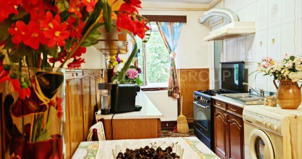 Apartament 3 camere, 2 bai, etj 1, zona Racadau, privelis...