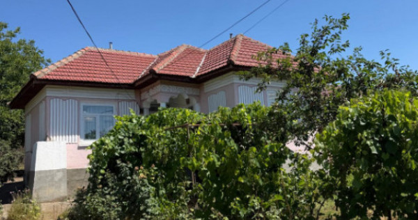 Casa de vanzare, 65 mp, toate utilitatile, 1600 mp teren, zo