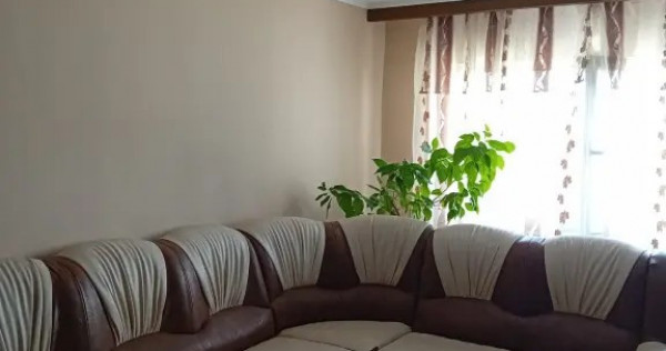 Vand apartament 4 camere,in spatele parcului central