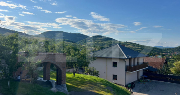 Casa superba cu etaj, zona retrasa - Deva