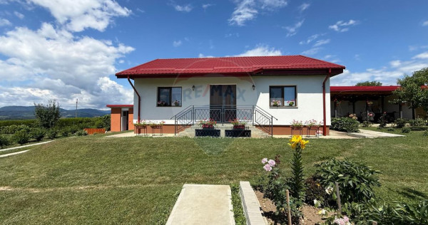 Casă / Vilă Mărăști zona montană a Vrancei