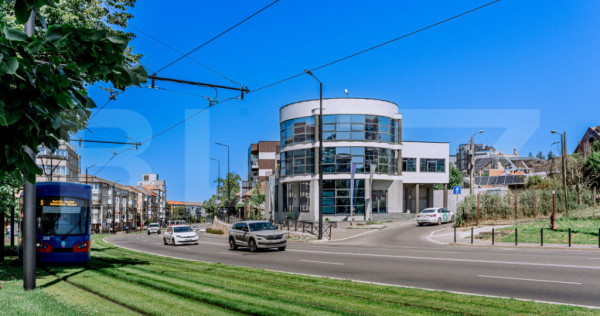 Spatiu comercial premium, de inchiriat, Birou, 182 mp, 4 pa