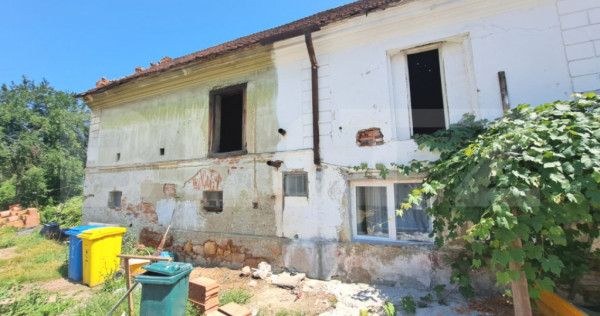 Casă de v&acirc;nzare, 120 mp utili, teren 237 mp, curte comună