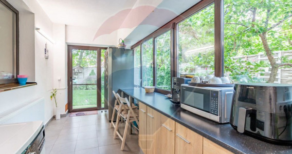Apartament cu 2 camere si curte proprie de v&acirc;nzare &icirc;n z...