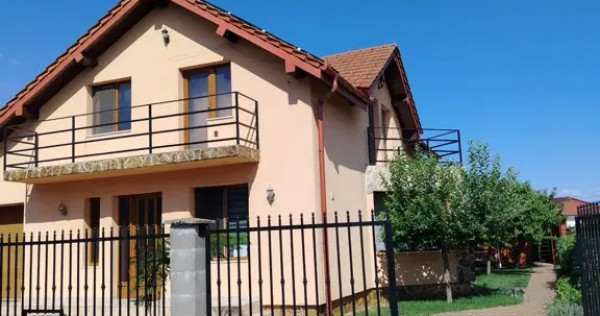 Casă de v&acirc;nzare cu 4 camere &icirc;n localitatea Păulești