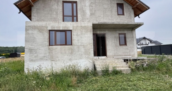 Casă cu 4 dormitoare, 145 mp utili, teren 500 mp, la stadiu