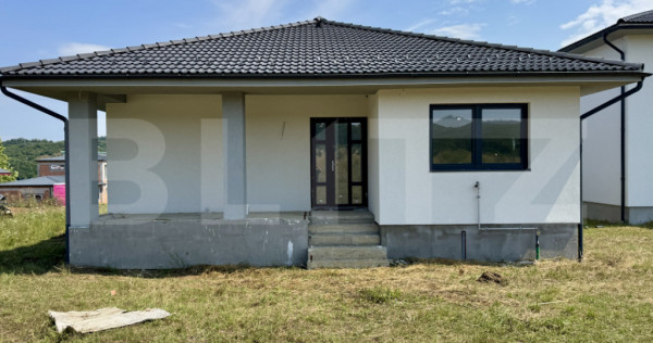 Casa de vanzare, 105 mp, zona Corunca