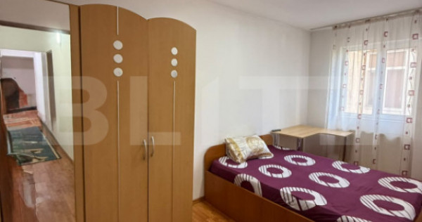 Apartament 3 camere, decomandat, Zona 9 Mai, Et 2