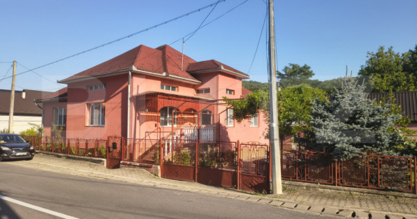Casa de vanzare, 275 mp, teren de 1.325 mp, zona Vest