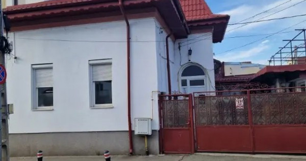 &icirc;nchiriez casa vis-a-vis de intrarea in Piata Centrala Craiova
