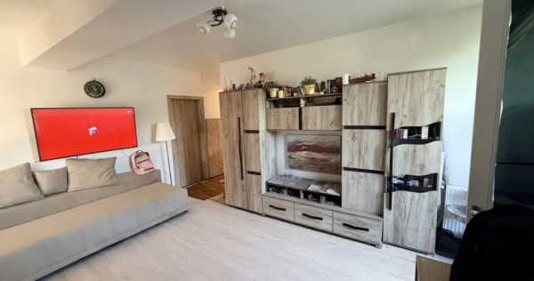 APARTAMENT 3 CAMERE DECOMANDAT