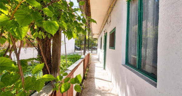 Casa individuala, compusa din 2 apartamente, zona Premium,