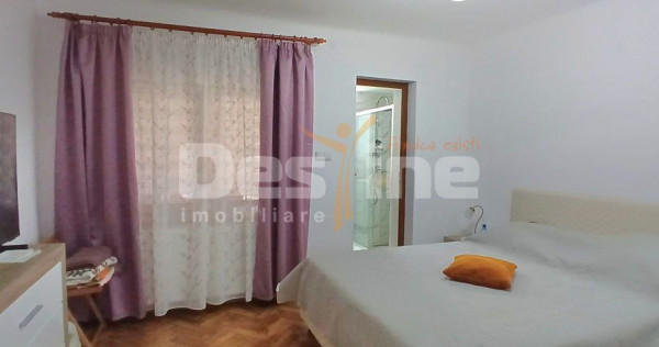 Casa duplex Baicoi, intrare si curte separata