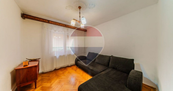 Apartament cu 3 camere, in zona Boul Rosu