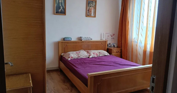 Apartament 3 camere zona Cedonia