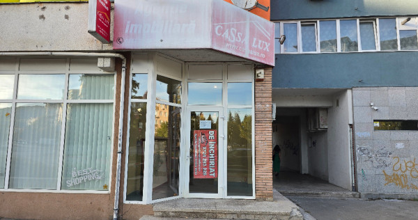Inchiriez spatiu comercial in Deva, zona Bld Decebal colt cu I. Maniu