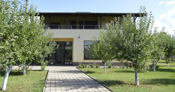 Titesti - Casa la Cheie D+P+M, 254 Mp, Teren 1130 Mp