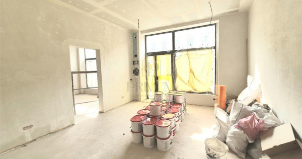 Spatiu comercial renovat cu vitrina - Semicentral