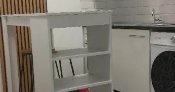 Proprietar &icirc;nchiriez garsoniera