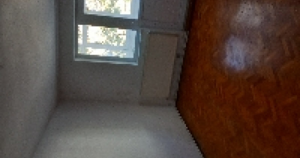 Apartament cu 3 camere de v&acirc;nzare