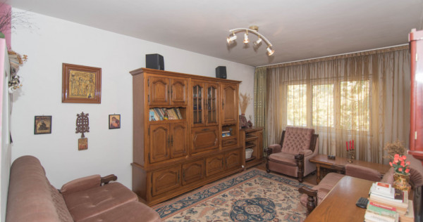 Rar pe piață - Apartament cu 3 camere, decomandat, Etaj 1