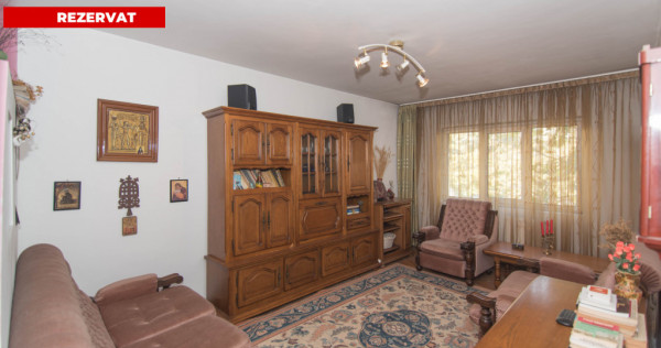 Rar pe piață - Apartament cu 3 camere, decomandat, Etaj 1