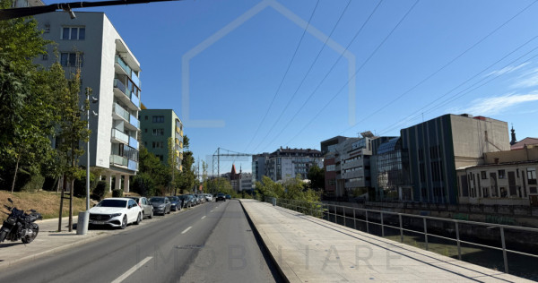 2 camere in inima orasului, totul nou, langa Parcul Central