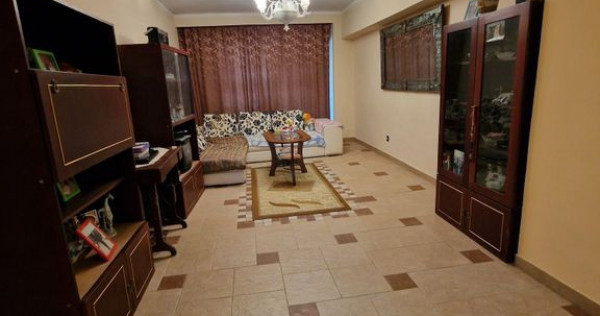 De vânzare apartament cu 4 camere la Trocadero