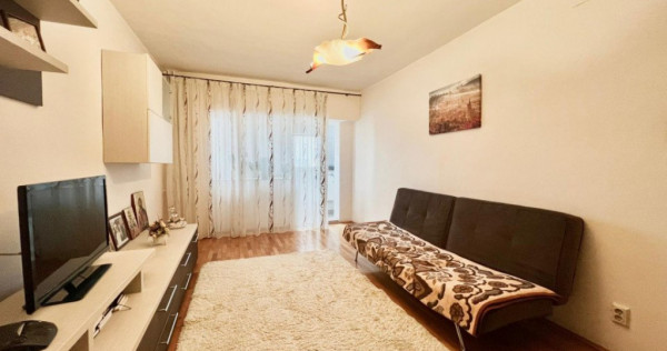 Apartament cu 3 camere, etaj 5 de vanzare, zona Lunei
