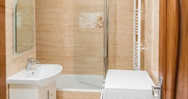 V&acirc;nd apartament 3 camere, 2 bai &icirc;n centru Boldesti Scaieni
