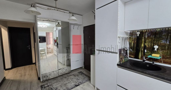 Vindem apartament cu 3 camere, Cr&acirc;ngasi