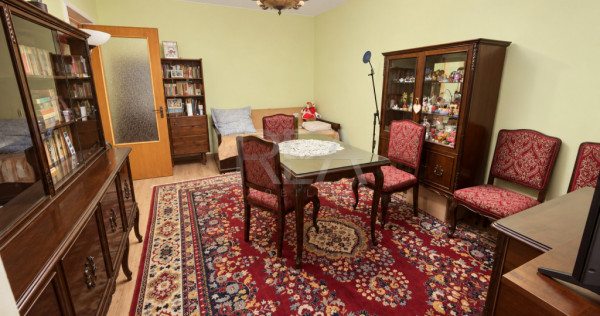 3 camere Titan decomandat, et. 1, an 1979, 70 mp, renovat