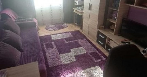 Poarta 6, de vanzare apartament 2 camere, decomandat, gaze