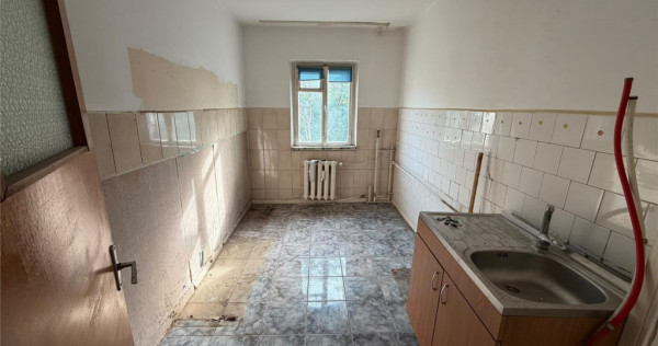 Apartament 3 camere, etaj 1, zona Centrala (fosta Autogara)