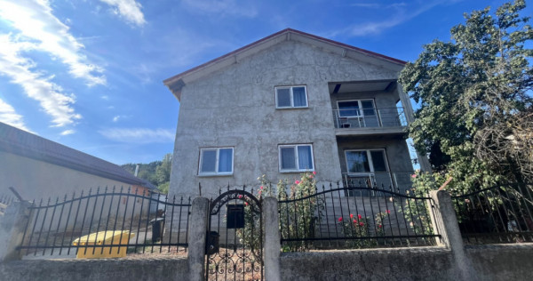 Duplex P+1, 250 mp si 2229 mp teren intravilan, in Leamna de