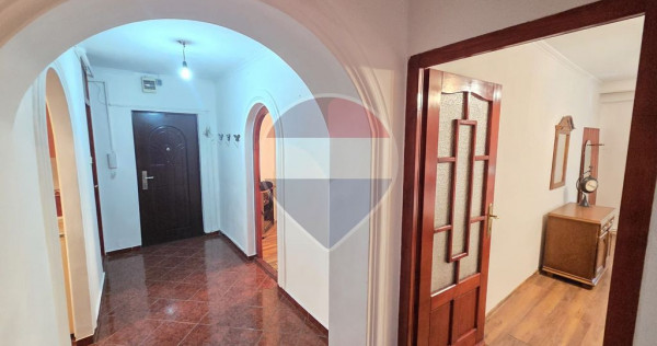 Apartament cu 3 camere in Salonta zona Peco