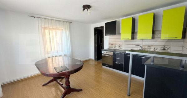 Casa de vanzare, P+1, 117 mp, zona Aiton