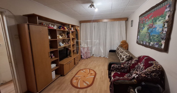 3 camere, et 1/8, 68 mp, bloc 1980-Apusului