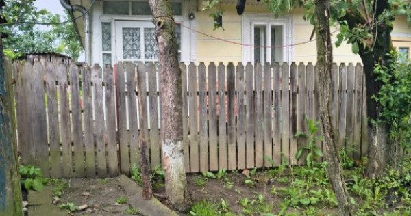 Casa cu 3100mp teren drept zona frumoasa la Zaicesti