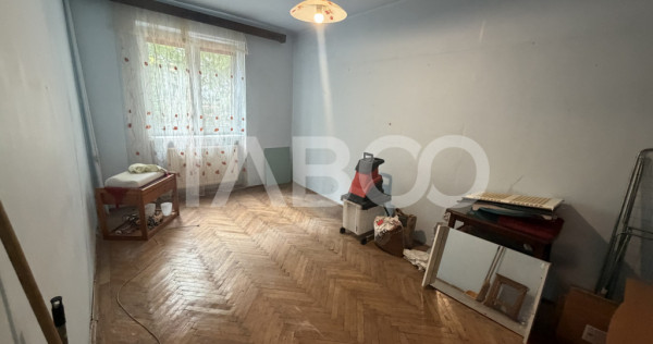 Apartament 2 camere decomandat parter gradina zona Negoiu