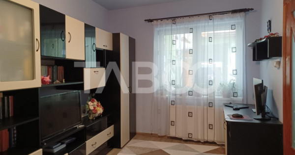 Apartament de vanzare la casa 3 camere terasa pivnita Orasul