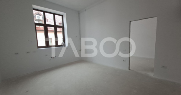 Apartament de vanzare 3 camere 3 bai zona centrala - predare