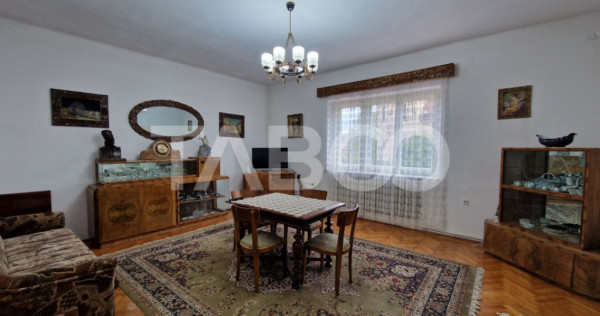 Apartament central 4 camere spatiu comercial garaj si pivnit